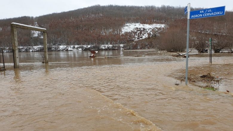 Evakuohen 6 familje në Drenas, si pasojë e vërshimeve