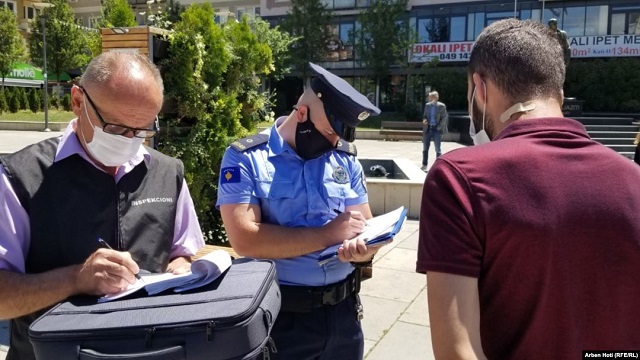 Për një javë, Policia e Kosovës shqiptoi mbi 4 mijë tiketa për mosrespektim të Ligjit antiCOVID