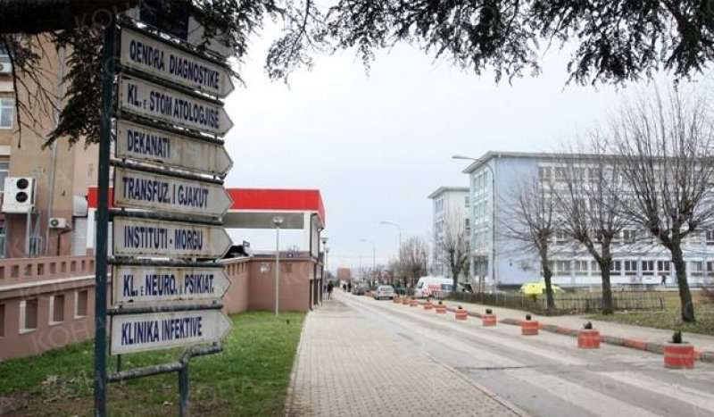 Bie numri i të hospitalizuarve nga COVID-19, në QKUK dhe spitale po trajtohen 35 pacientë