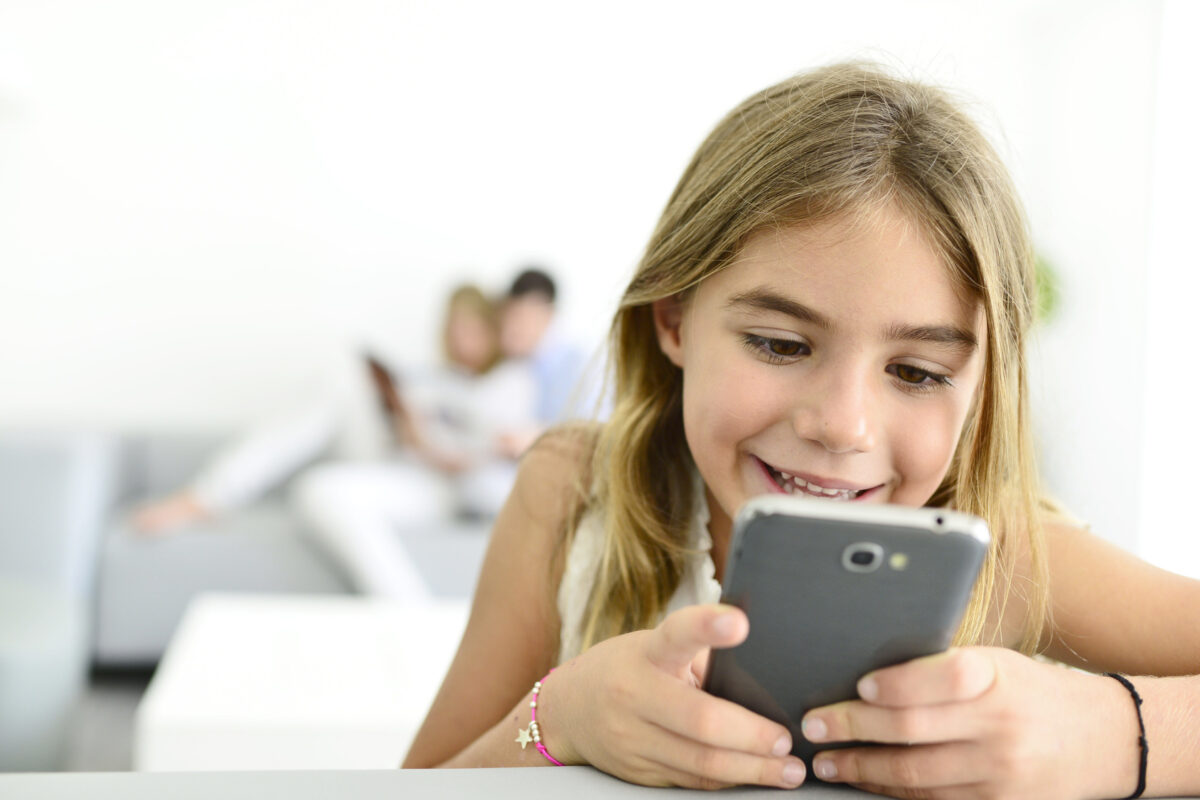 Ja si ndikon teknologjia në sytë e fëmijëve tuaj