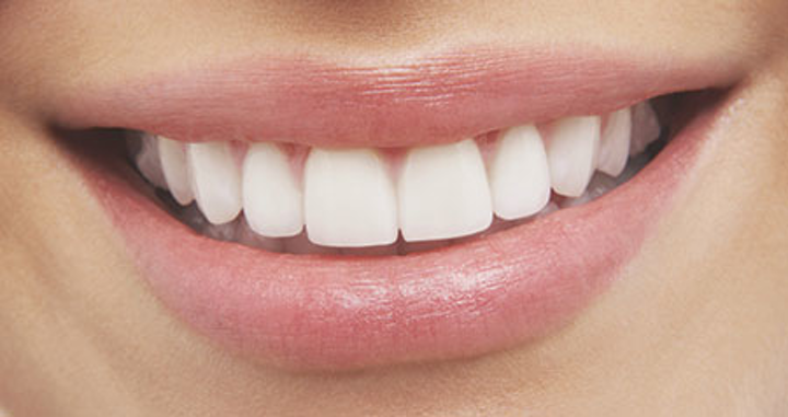 Pesë rregullat e arta për dhëmbë të bardhë dhe të pastër