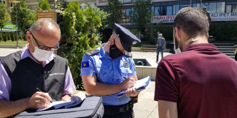 Policia shqipton 578 tiketa për qytetarët që shkelën ligjit antiCOVID