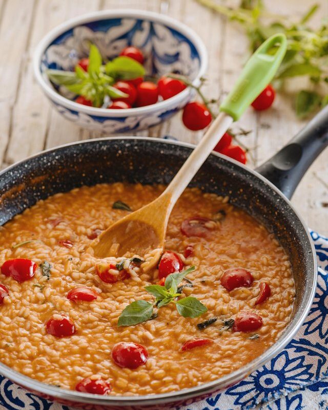 Rizoto me domate qershi, receta që bashkon në tryezë gjithë familjen