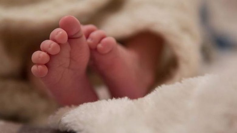 Vdes foshnja gjashtë muajsh me probleme shëndetësore nga Gjilani