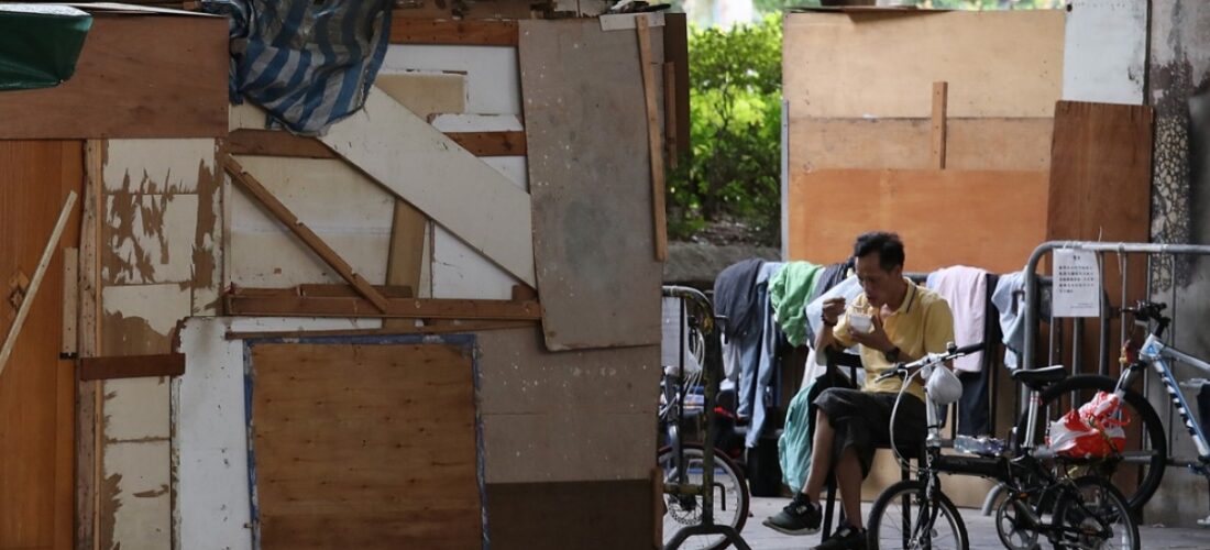 Studimi: Varfëria na e shkurton jetën