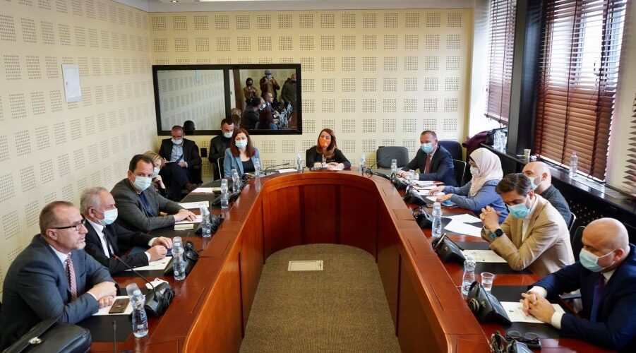 Kërkohet sigurimi i vaksinave antiCOVID dhe rishikimi i Ligjit për Pandeminë