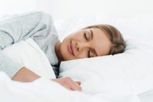 Sigurohuni ta vendosni pranë shtratit: Ky ushqim ju siguron një gjumë të qetë