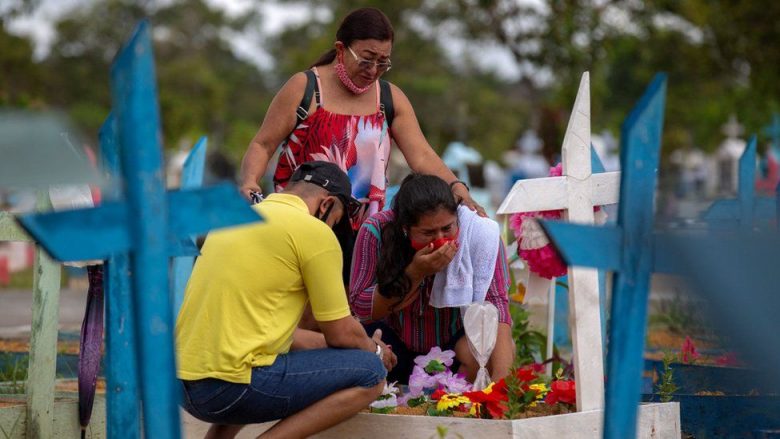 Brazili ka 500,000 vdekje të lidhura me COVID-19, situata vazhdon të jetë ‘kritike’