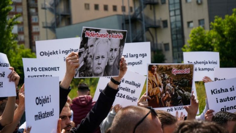 Studentët kërkojnë që kisha në kampusin e UP të shndërrohet në muze: Aty të pasqyrohet gjenocidi serb