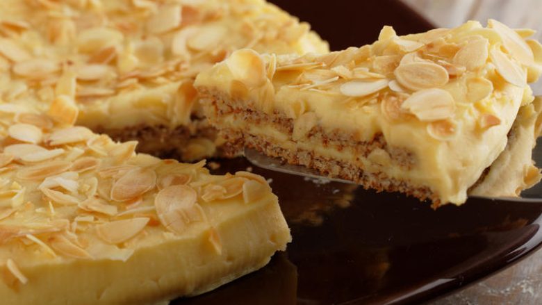 Tortë suedeze: Ëmbëlsira më e shijshme e bardhë që do ta provoni ndonjëherë!
