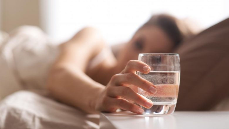 Simptomat që tregojnë se trupit tonë i mungon uji