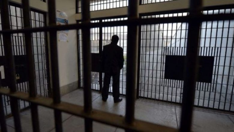 Një muaj paraburgim ndaj të miturit që dyshohet se së bashku me katër persona të tjerë dhunuan një të mitur në Prishtinë