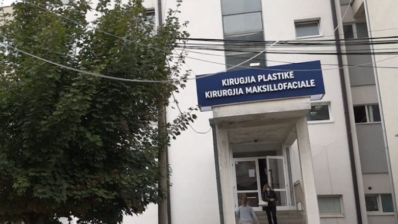 Kirurgjia Plastike hap dyert për gratë që kaluan kancerin dhe duan të bëjnë rikrijimin e gjirit