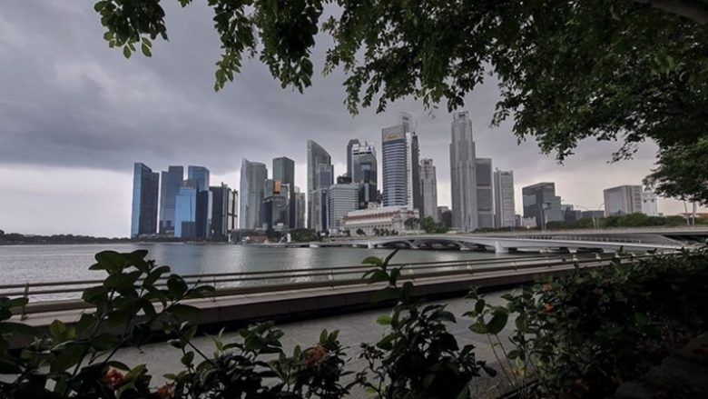 Singapori ka vaksinuar 84 për qind të popullatës dhe i është rikthyer masave të rrepta, por vazhdon të ketë shifra rekord të rasteve të reja
