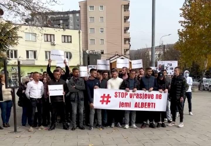 Mbahet protesta në Mitrovicë – “Stop vrasjeve, ne jemi Alberti”