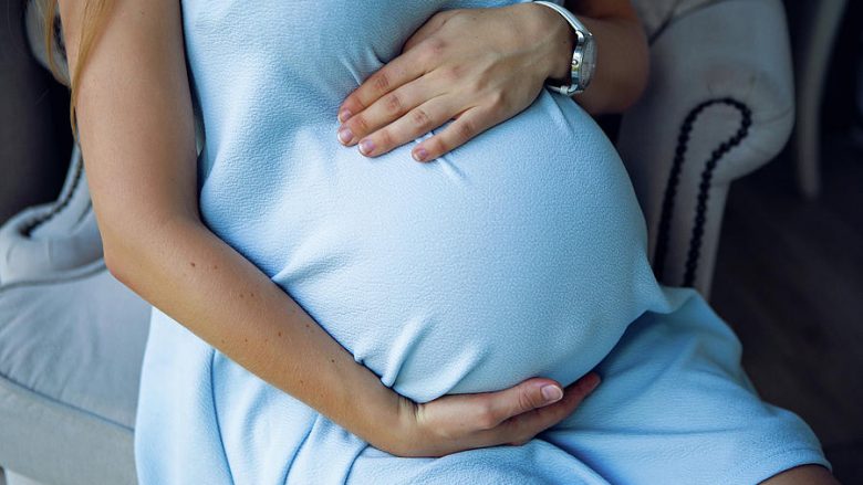 A mund t’i ul shtatzënia shanset për kancer të gjirit?