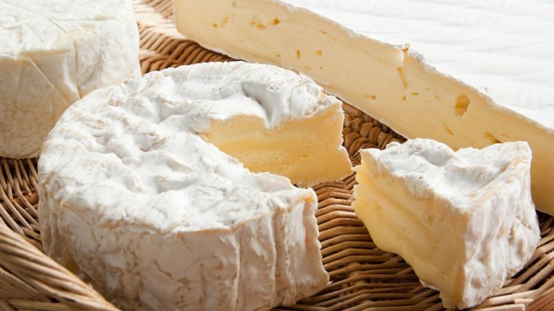 Ngrënia e këtij lloji të djathit mund të shkaktojë probleme të mëdha shëndetësore ndërsa plakeni