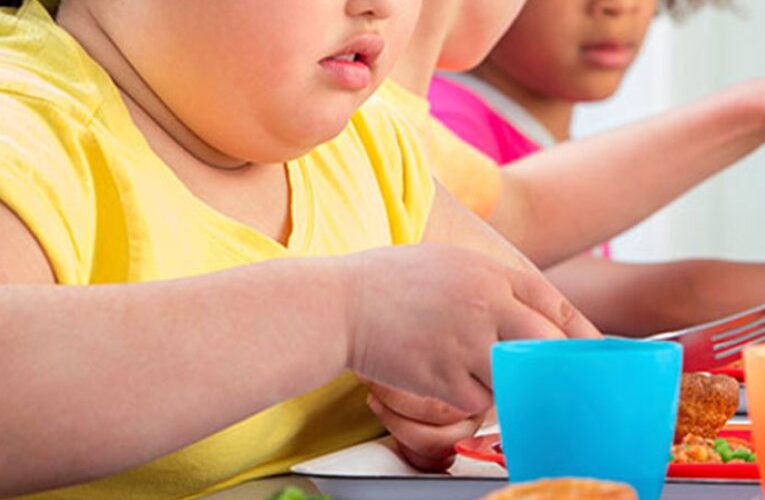 Pandemia rrit numrin e fëmijëve me obezitet