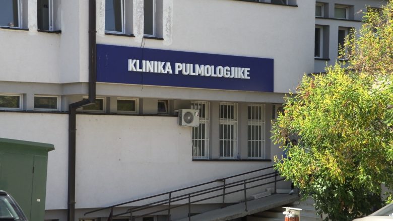 Vetëm 6 shtretër të lirë në Klinikën e Pulmologjisë, Hoxha: Jemi të përgatitur për çfarëdo vale të re
