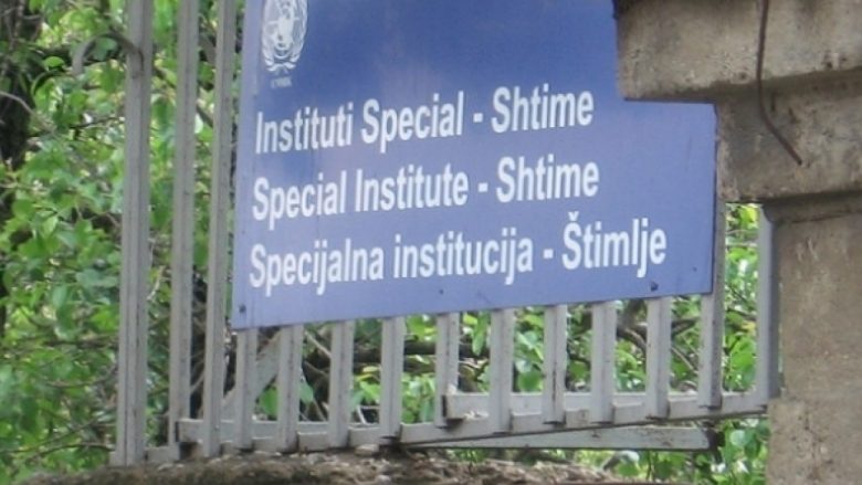 Vdes një grua në institutin special në Shtime