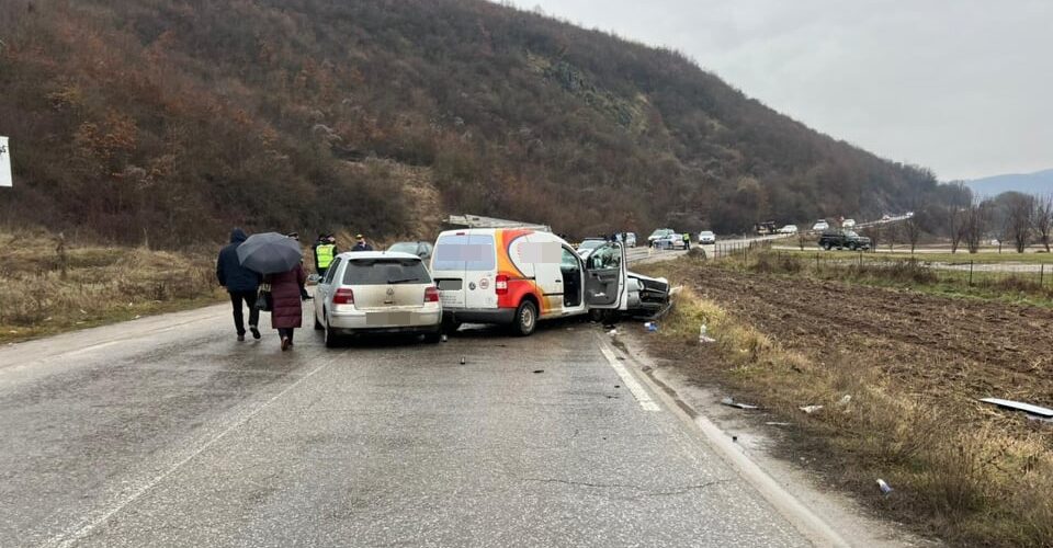 Aksident i rëndë në rrugën Prishtinë-Podujevë, humbin jetën dy persona