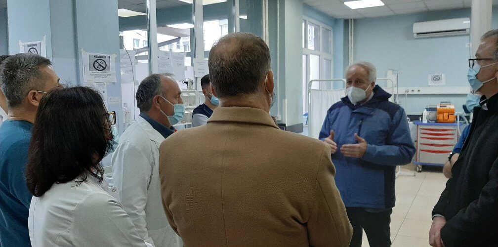 Ministri i Shëndetësisë viziton disa prej klinikave në QKUK