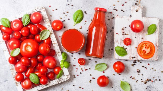 Lëng domatesh në mëngjes, përfitimet e mëdha për organizmin