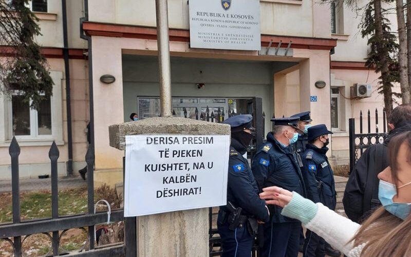 Protesta e specializantëve, Zajmi: Buxheti i shtetit po tentohet të kursehet në kurriz tonë