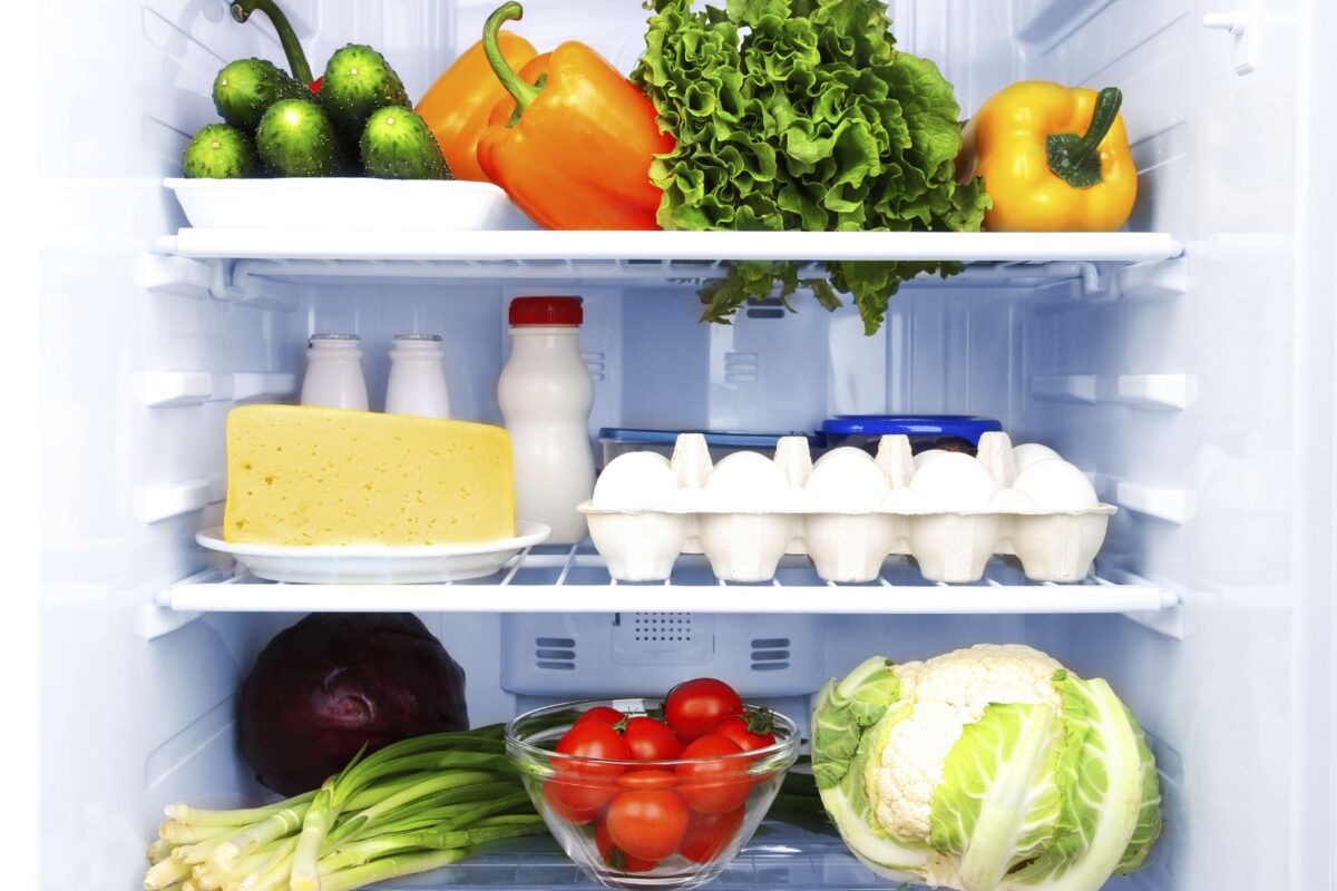 Sa kohë mund të qëndrojnë ushqimet e gatshme në frigorifer?