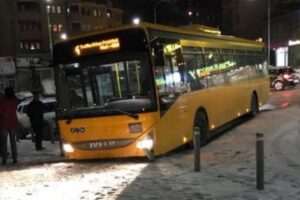 Reduktohet qarkullimi i autobusëve të trafikut urban, pas masave të reja anti-COVID