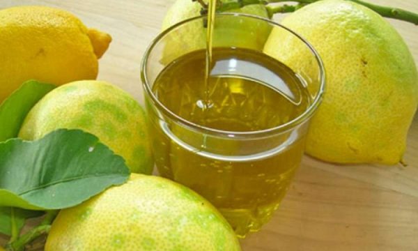 Dobitë shëndetësore të vaj ullirit me limon