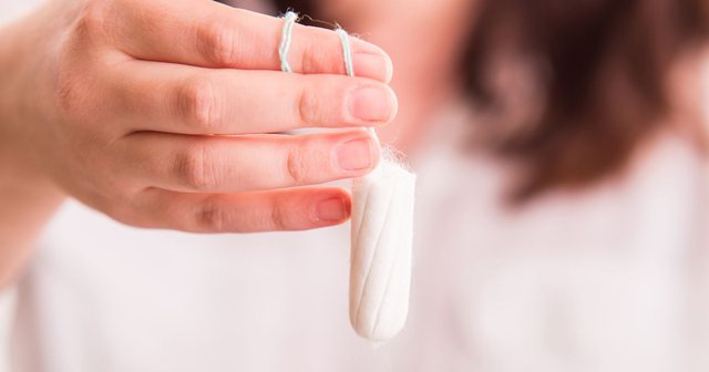 A është e sigurt të flesh me tampon, çfarë ndodh nëse nuk e ndërroni pas 8 orësh?