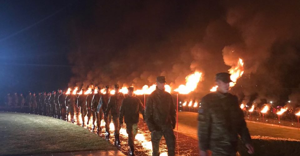 Ndizen flakadanët e lirisë në kujtim të komandantit legjendar Adem Jashari