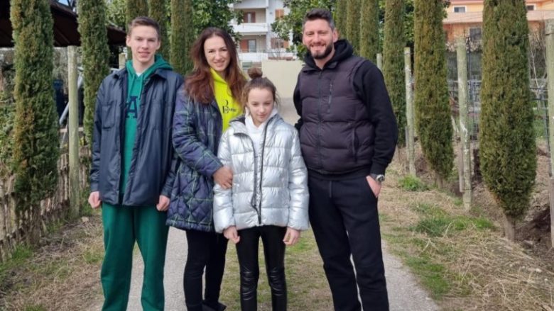 Familja e parë ukrainase mbërrin në Shqipëri