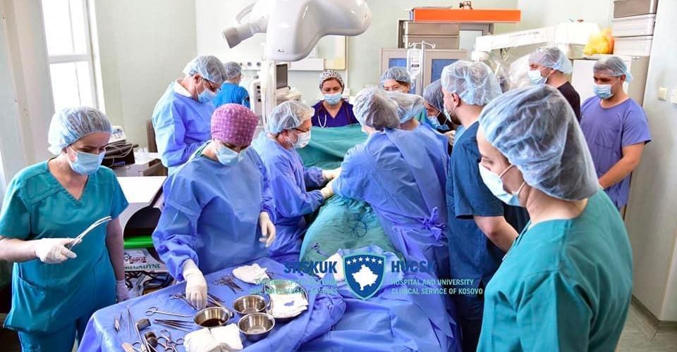 QKUK | Po kryhen ndërhyrjet kirurgjike për rikonstruksion të gjirit – te gratë e operuara nga kanceri i gjirit
