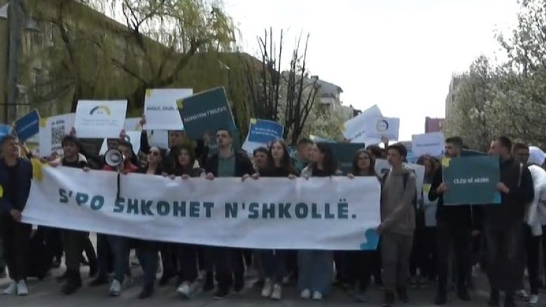 Ka nisur marshi i nxënësve “S’po shkohet në shkollë”, në Prishtinë