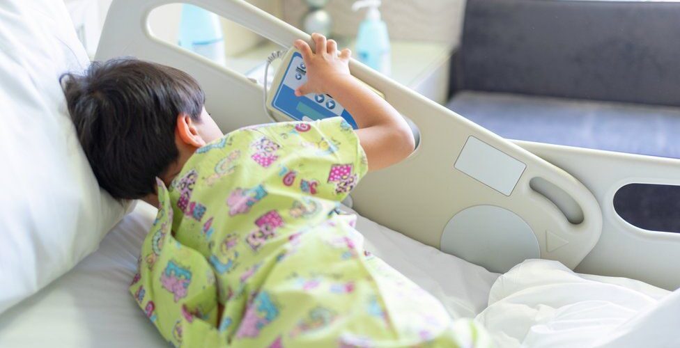Misteri i hepatitit tek fëmijët që po i “mundon” mjekët në Britani