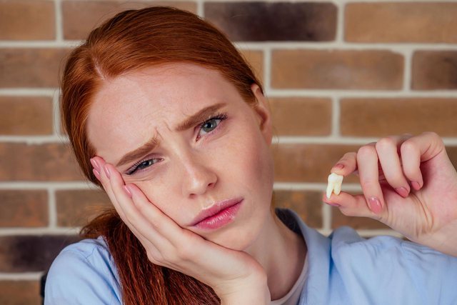 Dentistët shpesh këshillojnë heqjen e dhëmballëve të pjekurisë, por a është kjo diçka e gabuar?