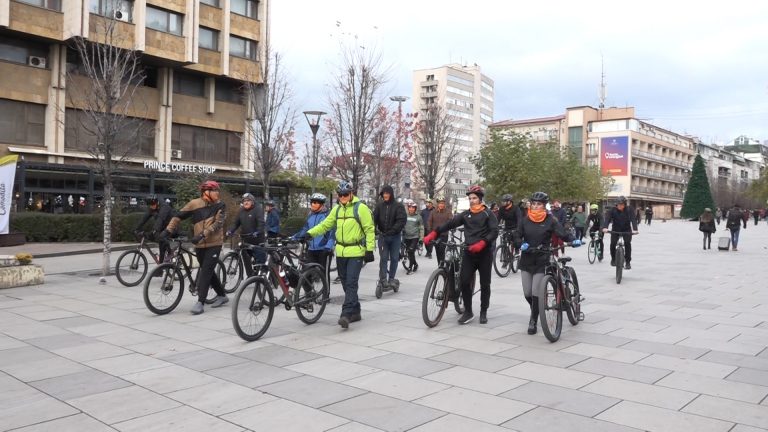 Organizata “Marakli t’Biciklave” marshojnë kundër dhunës ndaj grave dhe vajzave