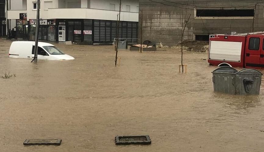 Si pasojë e vërshimeve, Komuna e Skenderajt shpall gjendje të jashtëzakonshme