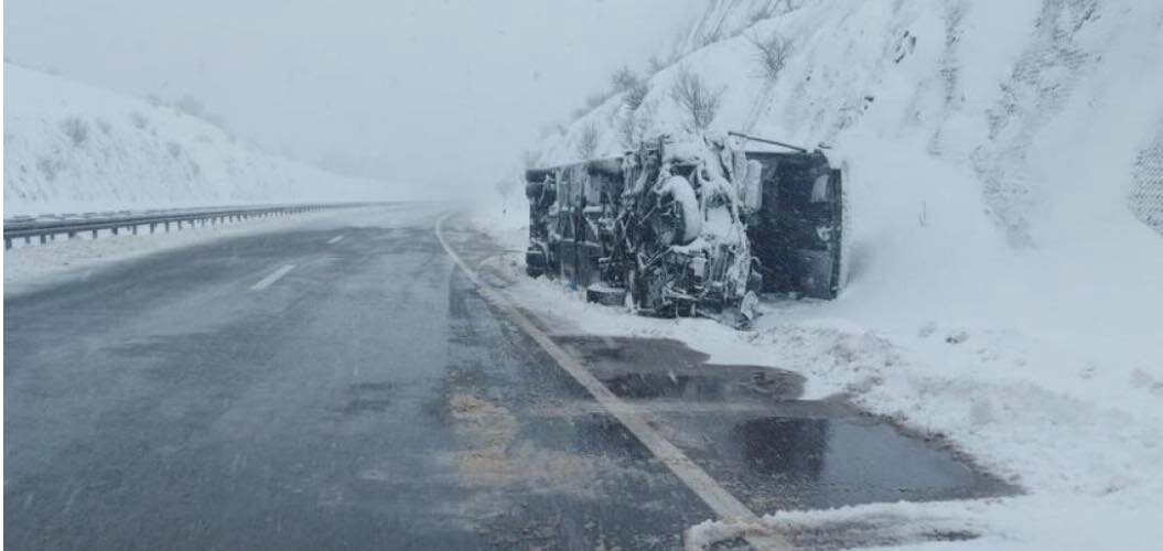 Përmbyset autobusi me targa shqiptare në Kroaci, vdes një person