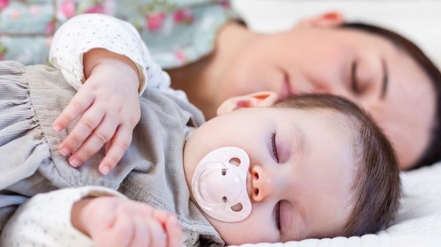 Gabimi më i shpeshtë që bëjnë nënat e reja kur vendosin fëmijën në gjumë