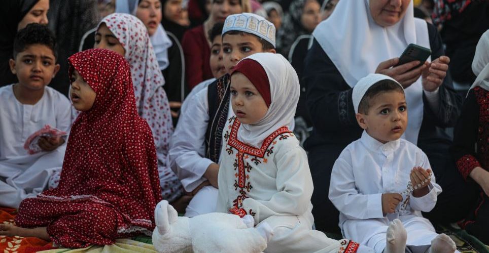 Sot miliona njerëz festojnë Kurban Bajramin në mbarë botën