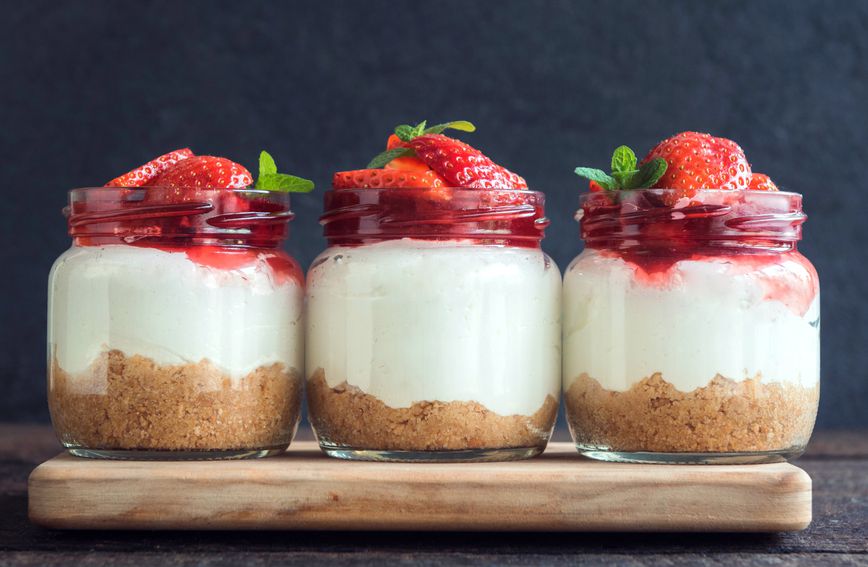 Cheesecake me luleshtrydhe – Lehtë dhe shpejtë