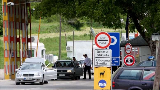 300 qytetarë të Kosovës mbesin të bllokuar në Serbi