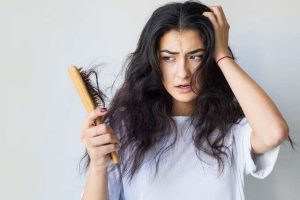 A mund të ndikojë diabeti në rënien e flokëve?