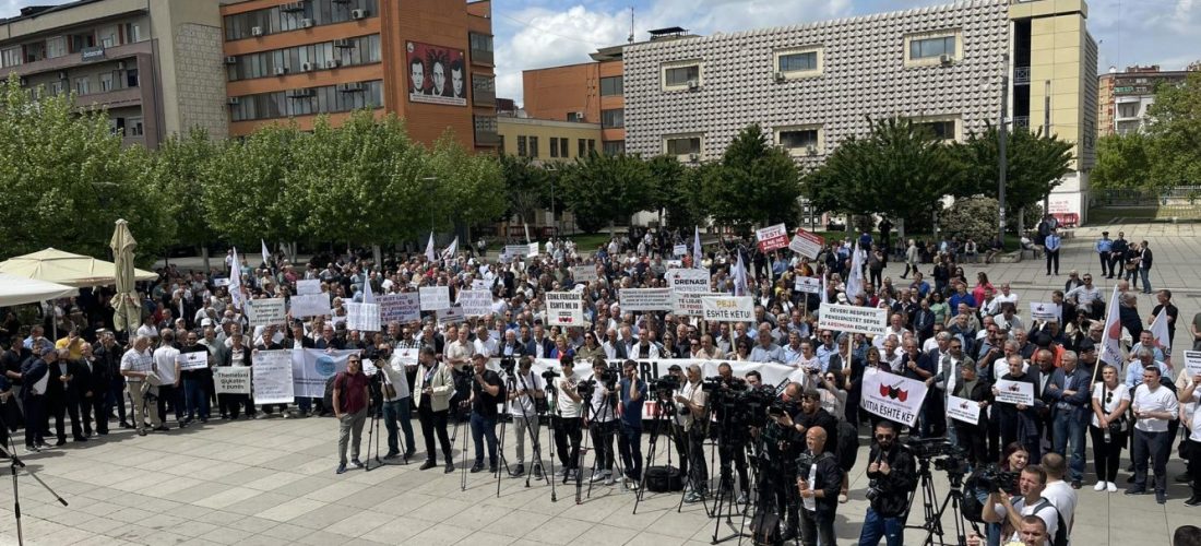 1 Maji: Qindra punëtorë në marshin protestues të SBAShK-ut