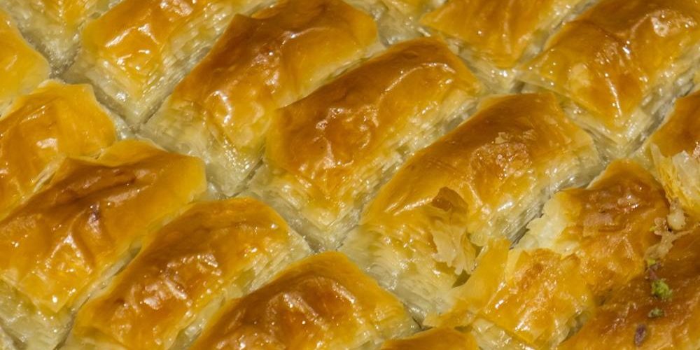 Receta e ditës: Byrek më i lëngshëm dhe më i butë, truk që e përdorin furrtarët