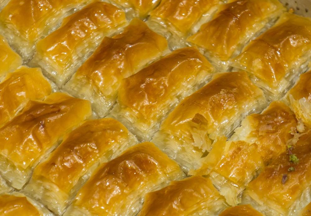 Receta e ditës: Byrek më i lëngshëm dhe më i butë, truk që e përdorin furrtarët