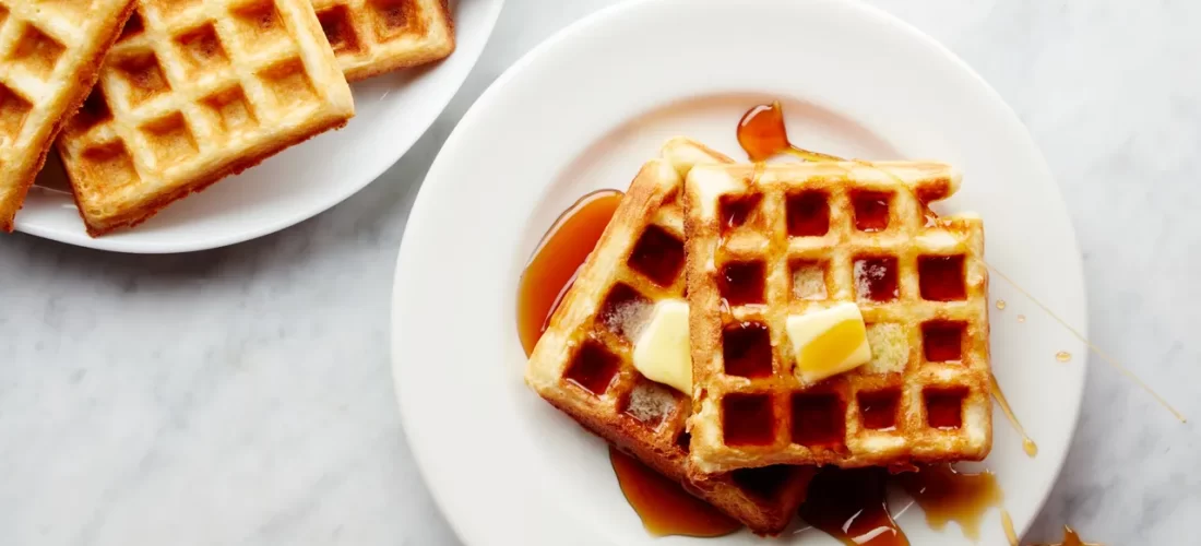 Receta e ditës: Waffel të butë me banane